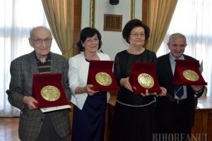 Premiile Dr. Marta Buteanu: Cei mai merituoşi medici din judeţ au fost premiaţi la Primăria Oradea (FOTO)