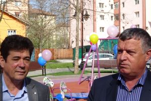 Primul loc de joacă modernizat inaugurat în acest an se află în cartierul Nord