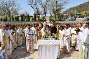 „Maica Domnului este izvorul bunătăţii şi al milostivirii către toţi cei care îi cer ajutorul”, a spus IPS Varsanufie la hramul Mănăstirii Antim