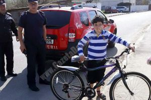 Pompierii morenari au pus mână de la mână şi au împlinit o dorinţă unui copil orfan