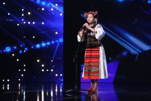 O fetiţă din Sîngeorz-Băi a izbucnit în plâns la „Românii au talent”