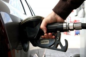 Barbat retinut de politisti, dupa ce a furat 1.300 de litri de motorina, in Timis