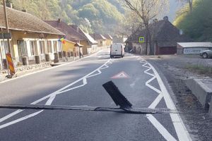 VIDEO FOTO Probleme la un pod pe Valea Oltului. Trafic restricţionat