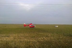 Bărbat prins cu picioarele şi abdomenul sub un utilaj de săpat! A fost scos după o oră şi preluat cu elicopterul SMURD