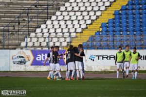 FOTO, la Dej, duelul Unirilor 1-1, Boje a punctat, Lăsconi a egalat | “Alb-negrii” vizează a patra victorie consecutivă