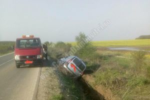 DÂMBOVIȚA: O persoană rănită după ce o maşină a ieşit în decor