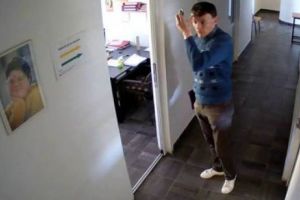 Hoţ FILMAT în timp ce dă o spargere la o fundaţie umanitară