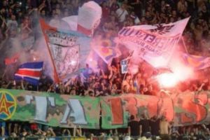 Probleme la CSA Steaua-Academia Rapid. Suporterii îşi împart PUMNI şi PICIOARE în peluze