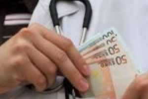 Vezi, nu vezi, permis auto primeşti! Dacă ştii cui să-i dai şpaga!