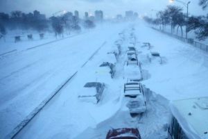  VREME EXTREMĂ în SUA! O furtună PUTERNICĂ de zăpadă a LOVIT coasta de est a ţării. Trei oameni au MURIT 