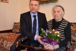 Flori pentru cea mai vârstnică luduşeană