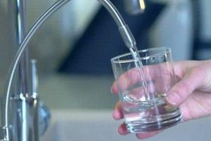 Sistare de apă în Reghin. Primarii din şapte comune limitrofe, sfătuiţi să completeze stocurile de apă!