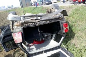 FOTO. Accident la Mureş: Patru persoane rănite, între care doi copii, după ce maşina lor s-a răsturnat