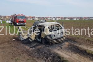 Imagini de la eveniment. Alerta la ISU Dobrogea. O masina a fost incendiata in localitatea Lazu, judetul Constanta (galerie foto) 