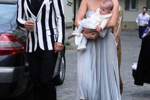 Oana Matache isi boteaza azi fetita culoare si-a vopsit parul. E de nerecunoscut