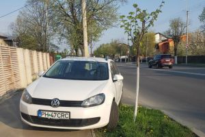 De ce ai parcat asa? Nu ne spune, ca stim: de prost!