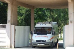 Un bărbat a fost dus la PSIHIATRIE din mijlocul DN 1. Poza care a ALERTAT şoferii - Imaginea în articol