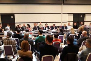 Tara arde, babele se piaptana…:  Despre ce a discutat primarul Decebal Fagadau cu agentii economici din statiunea Mamaia? 