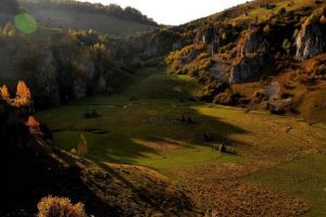 Traseu tematic spre Fundătura Ponorului. Unul dintre cele mai frumoase locuri din România va beneficia de o iniţiativă a Asociaţiei de Turism Retezat