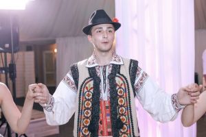 Eduard Claudiu Roca: „Dansul popular este terapie pentru suflet”