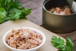 Tonul la conservă, un real pericol pentru sănătate