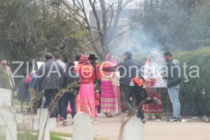 Pastele Blajinilor, sarbatorit cu gratare incinse in Cimitirul Central (fotoreportaj)