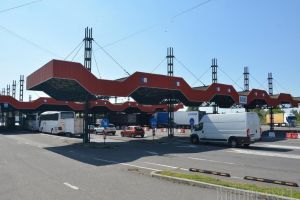 Un tânăr din Ucraina, prins în Borş, în timp ce încerca să aducă în ţară un microbuz Mercedes, căutat în Italia