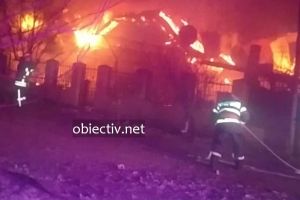 Incendiu de la o lumânare nesupravegheată