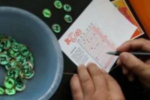 Cine este norocoasa câştigătoare a premiului de la Loto 6/49. Are 84 de ani şi o pensie mică