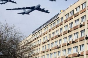 PAMFLET/ Forţele NATO vor bombarda un spital din Ploieşti, unde infecţia e mai gravă decât un atac chimic