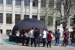 Planetariu în miniatură pentru orele de astronomie de la C. N. 