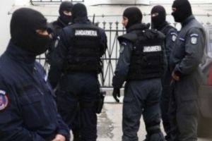 Perchezitii la camatari din Ploiesti! 15 persoane, aduse la audieri