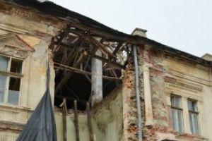 Autoritatile maramuresene, discutii despre doua imobile cu probleme din Baia Mare si Baia Sprie