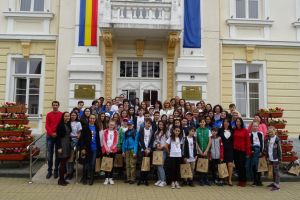 Elevi din Cehia şi Olanda, alături de colegii lor de la Şcoala ”Take Ionescu”, au vizitat Primăria municipiului