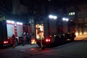 INCENDIU DE PROPORȚII într-un bloc din Suceava! 25 de persoane au fost EVACUATE
