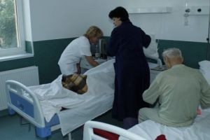 Angajaţii Spitalului Judeţean mai au de aşteptat până îşi vor lua salariile