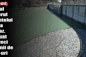 Neamţ: Lacul Izvorul Muntelui de la Bicaz, poluat cu zeci de mii de pet-uri