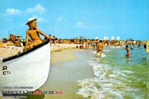 Un copil balai, intr-o barca, la Neptun. Nu te am decat pe tine. Și mai mult nici nu doresc“