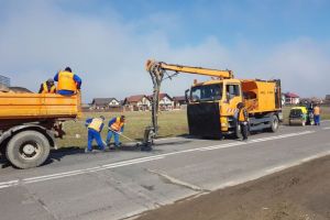 Peste 4.300 de metri pătraţi de „plombe” pe DN 1 şi DN 11, într-o săptămână