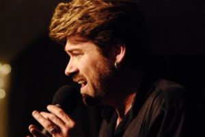 SCANDAL între fostul soţ al lui George Michael şi fanii artistului. Fotograful, ACUZAT că VINDE lucrurile starului să NU MUNCEASCĂ - FOTO