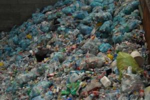 Descoperire de importanţă URIAŞĂ! A fost obţinută o enzima-mutant: devorează PLASTIC