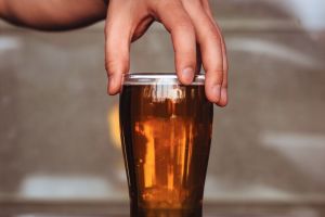 Un medic ARĂDEAN încearcă să REDUCĂ prin lege CONSUMUL de BĂUTURI răcoritoare