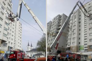 Intervenţie la înălţime. Bărbat imobilizat în pat, salvat de pompieri