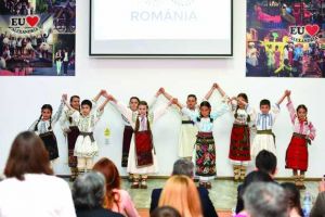 „UNIŢI SUNTEM ROMÂNIA”, etapa a III-a : Tradiţii – Dans şi cântece populare