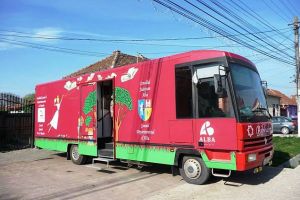 Bibliobuzul Bibliotecii Judeţene ”Lucian Blaga” Alba poposeşte la Ohaba, la manifestarea cultural-educativă ”Cartea – Universul cunoaşterii”