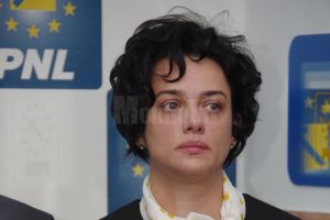 Angelica Fădor consideră că aplicarea noii legi a salarizării i-a discriminat pe angajaţii ...