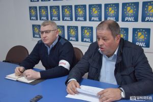 Deputaţi PNL Florin Roman şi Claudiu Răcuci: ”Tăiaţi ajutoarele sociale necuvenite şi daţi indemnizaţiile cuvenite pentru mame”