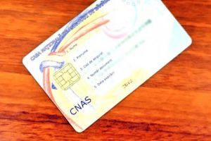 Cardurile de sănătate se schimbă. Cum vor intra românii în posesia noilor carduri