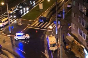 FOTO Cetăţean străin lovit de o maşină pe trecerea de pietoni pe Mihai Viteazu