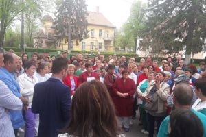 FOTO – Protest la Spitalul de Psihiatrie. Peste 100 de angajaţi nemulţumiţi